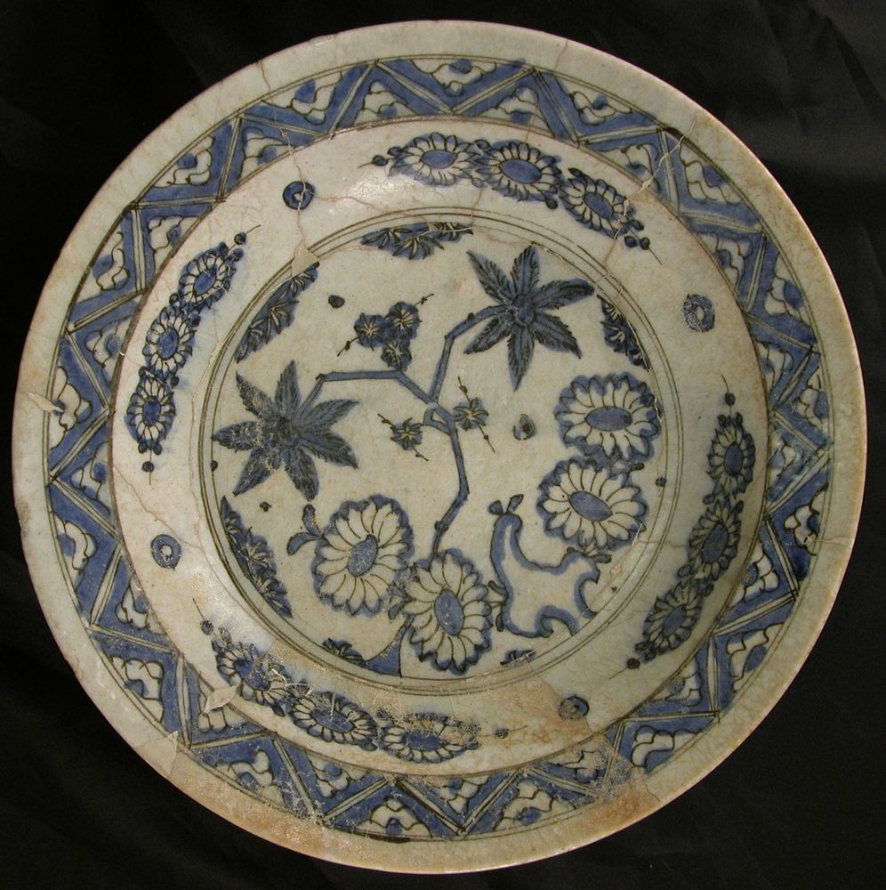 Alt Dish, Stonepaste; painted in blue under transparent glaze, 