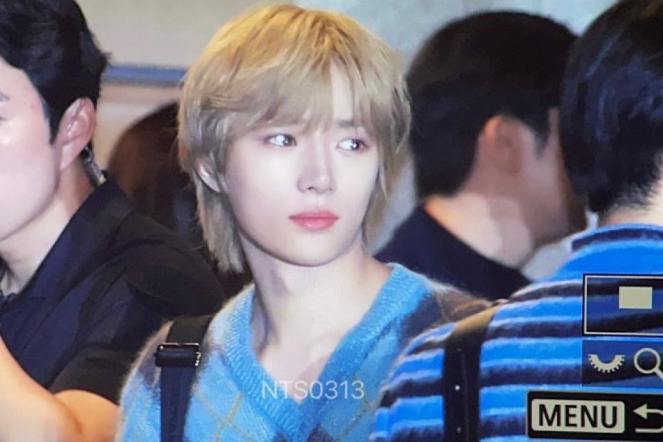 TXT beomgyu with fluffy beige hair and a blue fuzzy sweater 