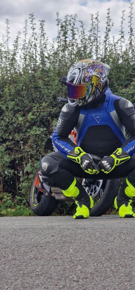 Biker l crouching in front on his bike and looking to his right