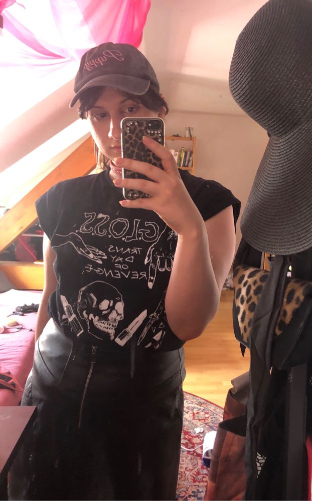 Cap, GLOSS Bandshirt, Minirock