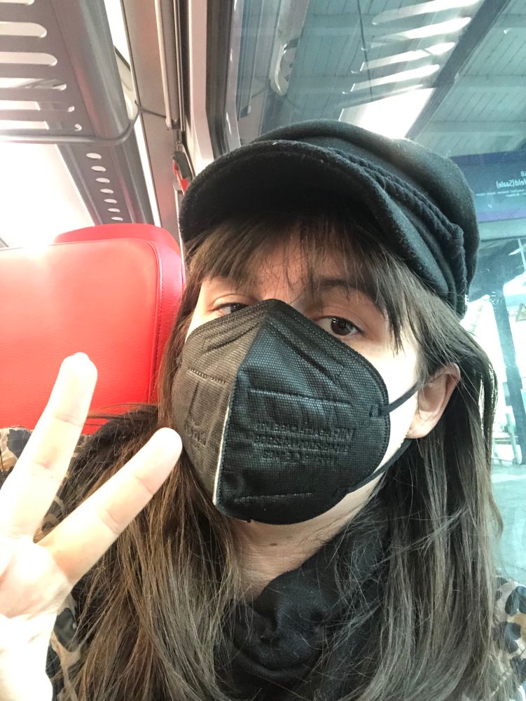 Selfie aus dem Zug mit FFP2 Maske 