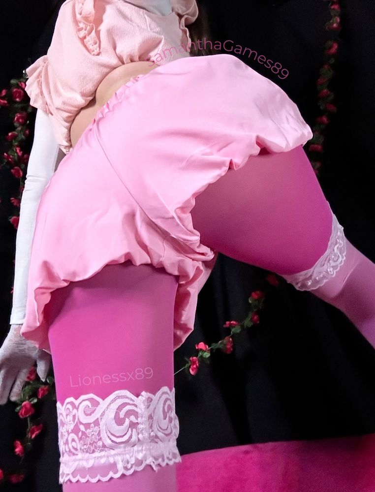 Peachy Peachette Mario Kart Cosplay