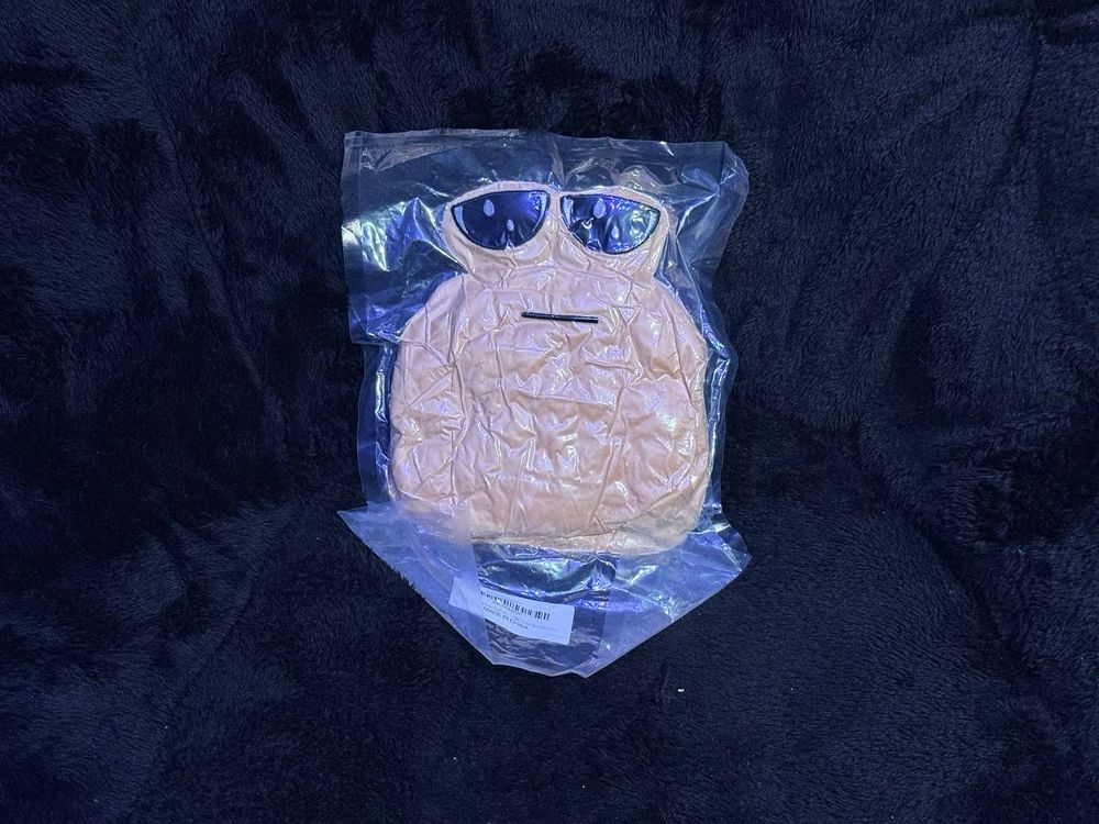 Standard pou sealed in plastic vacuum packaging.