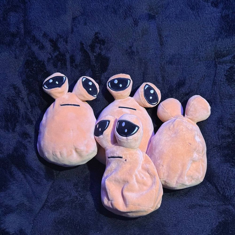 Same four plushies, but the two of them are rotated to show their damage better. One of the damaged pous is the most deflated one.