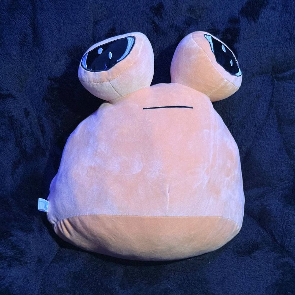 Another standard design pou, but this one is the largest. Perhaps 3 or 4 times the size of a normal pou.
