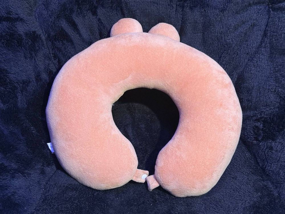 Back view of the same neck pillow.