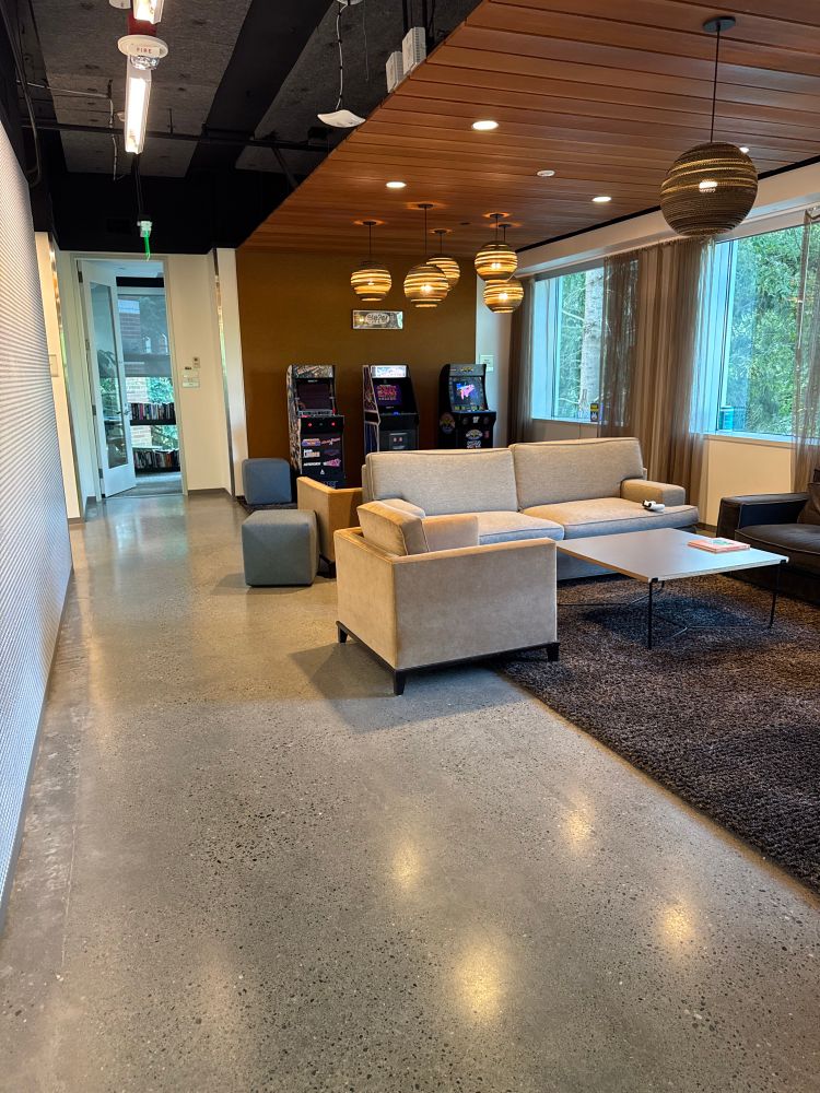 The lounge by the writers’ open plan office neighborhoods. 