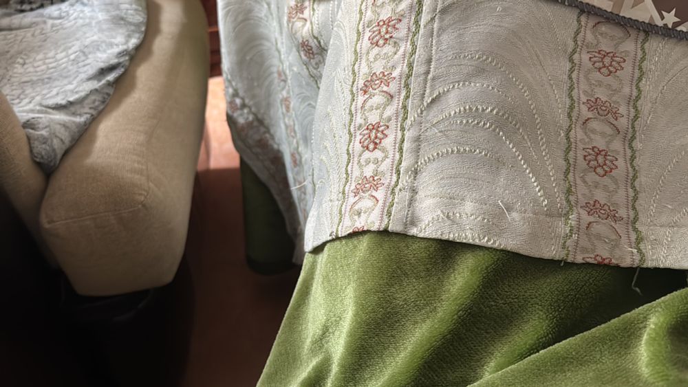 Mesa camilla con enaguas 