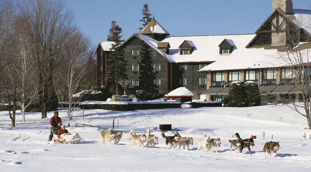 Dog-sled going past the Le Château Montebello.