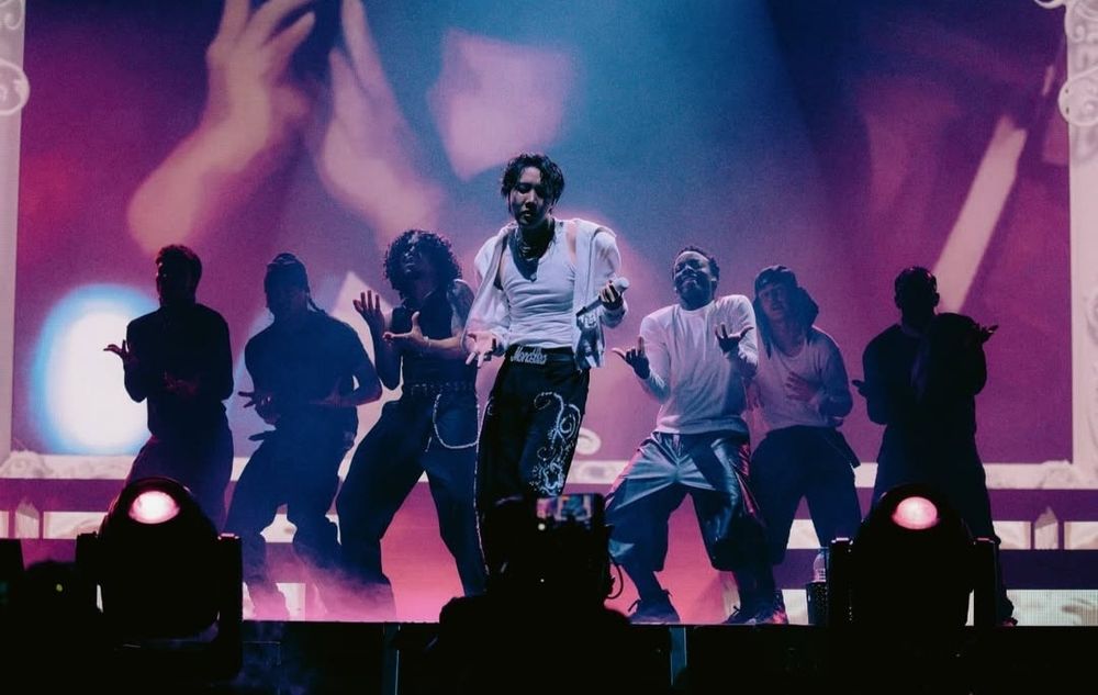 Hobi performing MONA Lisa at El Palacio De Los Deportes in Mexico City