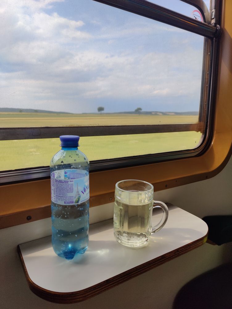 A bottle of water and a spritzer in an old Donnerbüchse