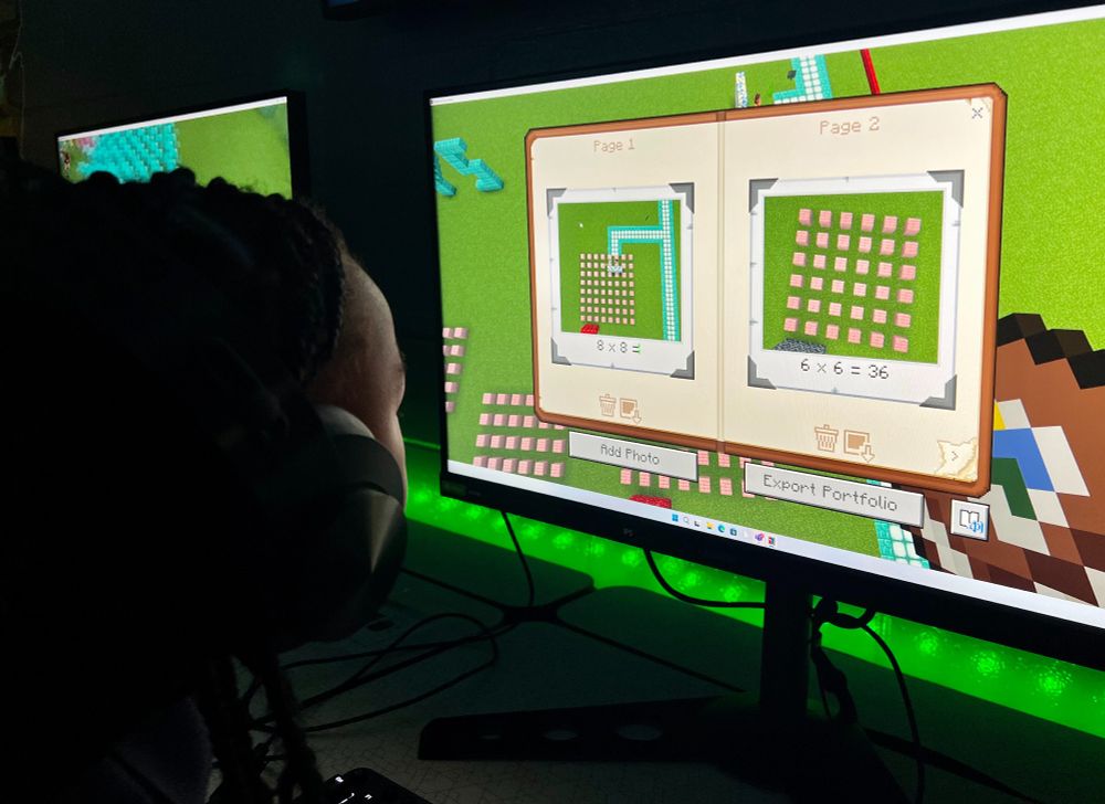 Minecraft Education: Students solve multiplication questions and build in-game arrays