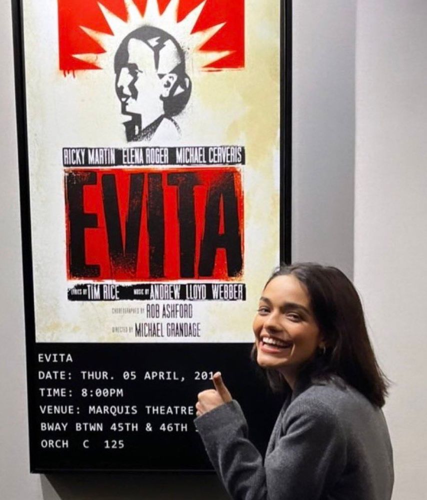 photo of a younger Rachel Zegler at a showing of the musical ‘Evita’