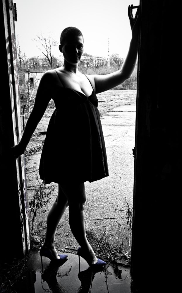 Black dress and blue heels in a doorway