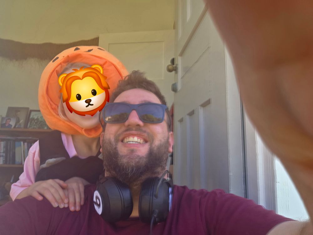 It's me. For Halloween, I'm a dead Beat dad. Cos I have what looks like broken Beats by Dre on, and I'm a dad. DEAD BEAT DAD. 