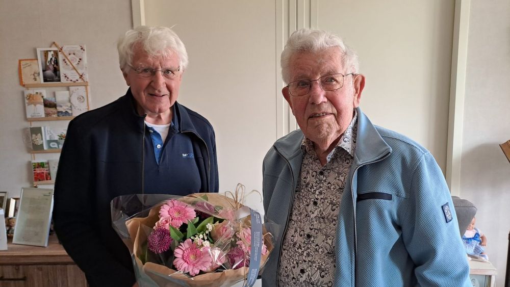 Sikke Weening uit Surhuisterveen gehuldigd voor 70 jaar lidmaatschap CNV