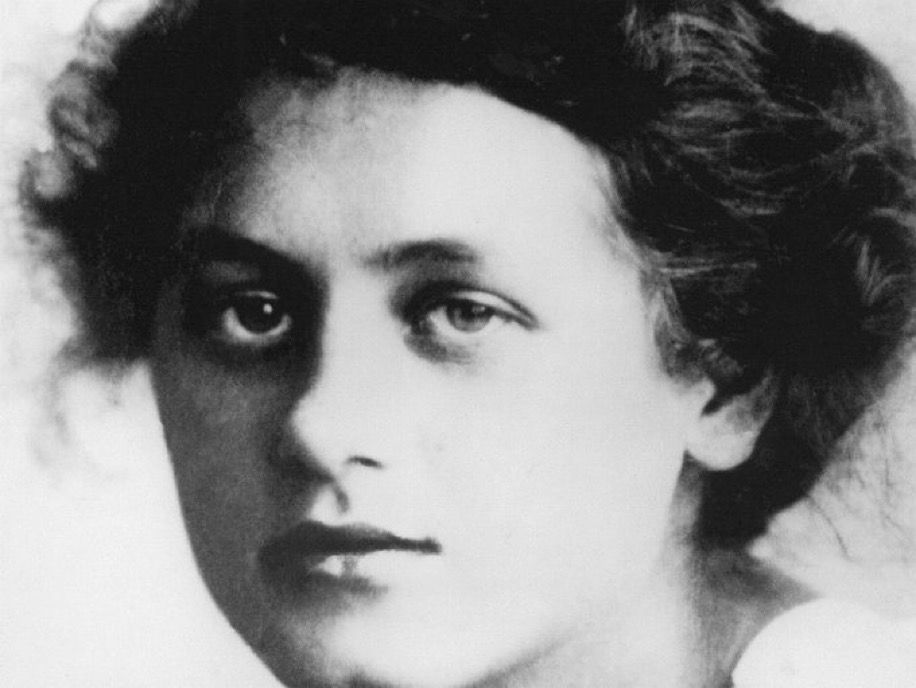 Porträt von Milena Jesenská, schwarz weiß Fotografie 