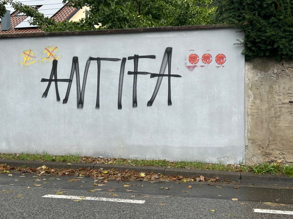 Wand mit Aufschrift: ANTIFA