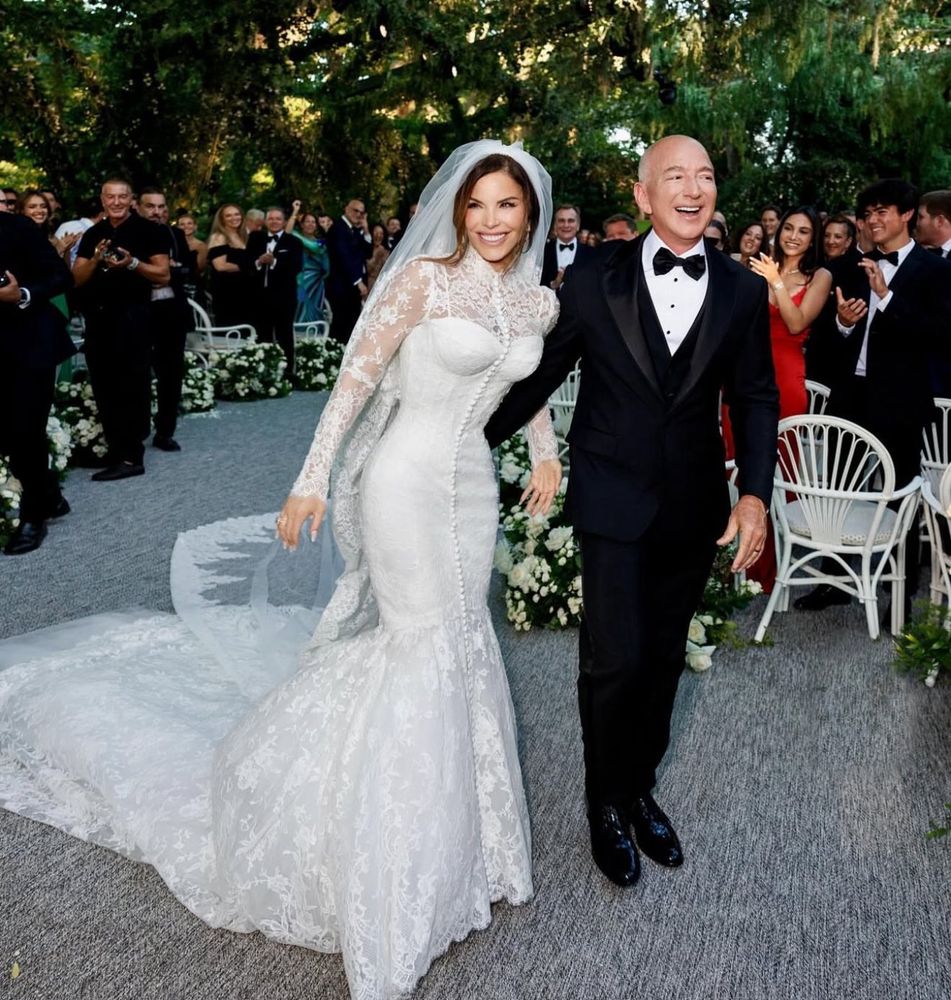 Wedding photo of Jeff Bezos and his new wife