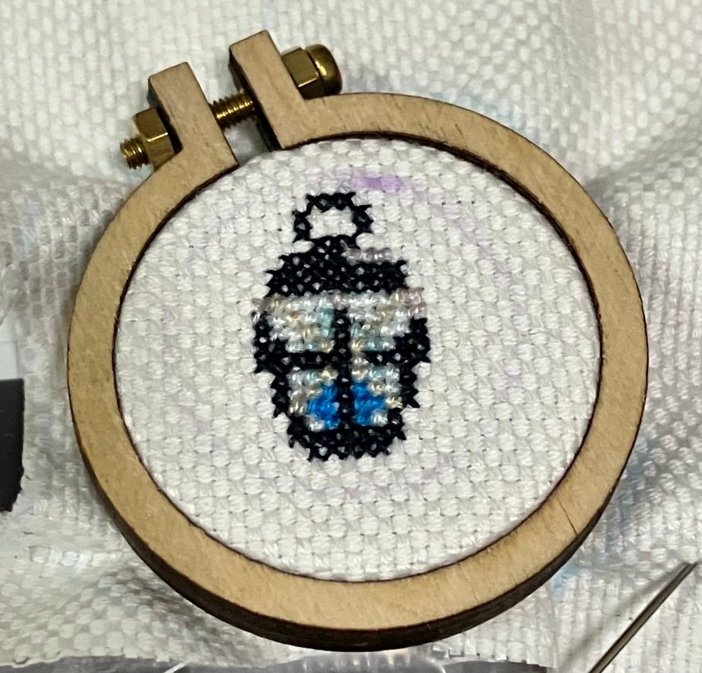 25mmくるみボタンのサイズに合わせてます。
出禁のモグラ、モグラのカンテラです。