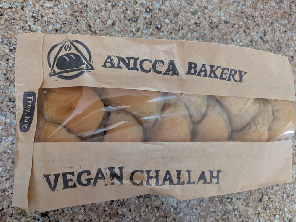 Anicca Bakery Vegan Challah
