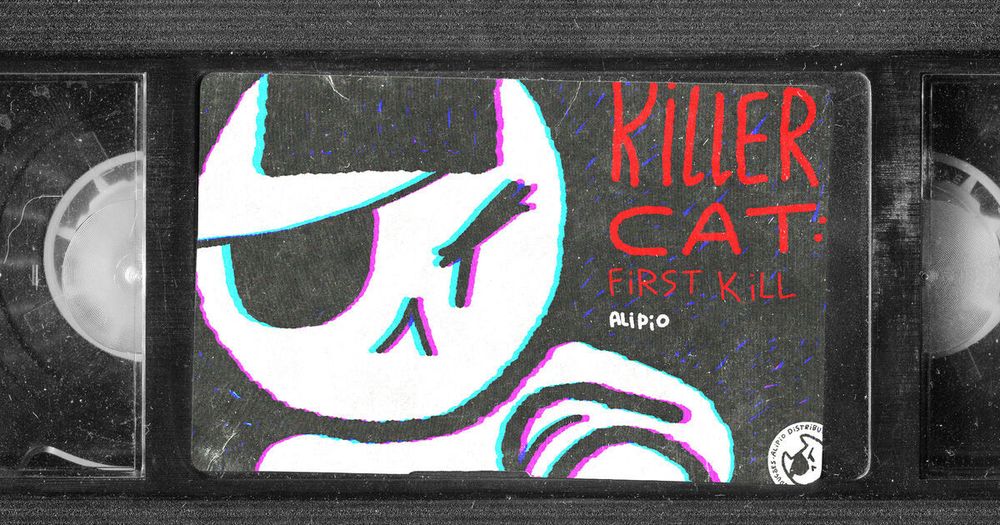 fita vhs com etiqueta do KILLER CAT: FIRST KILL e a imagem do killer cat com filtro de filme.