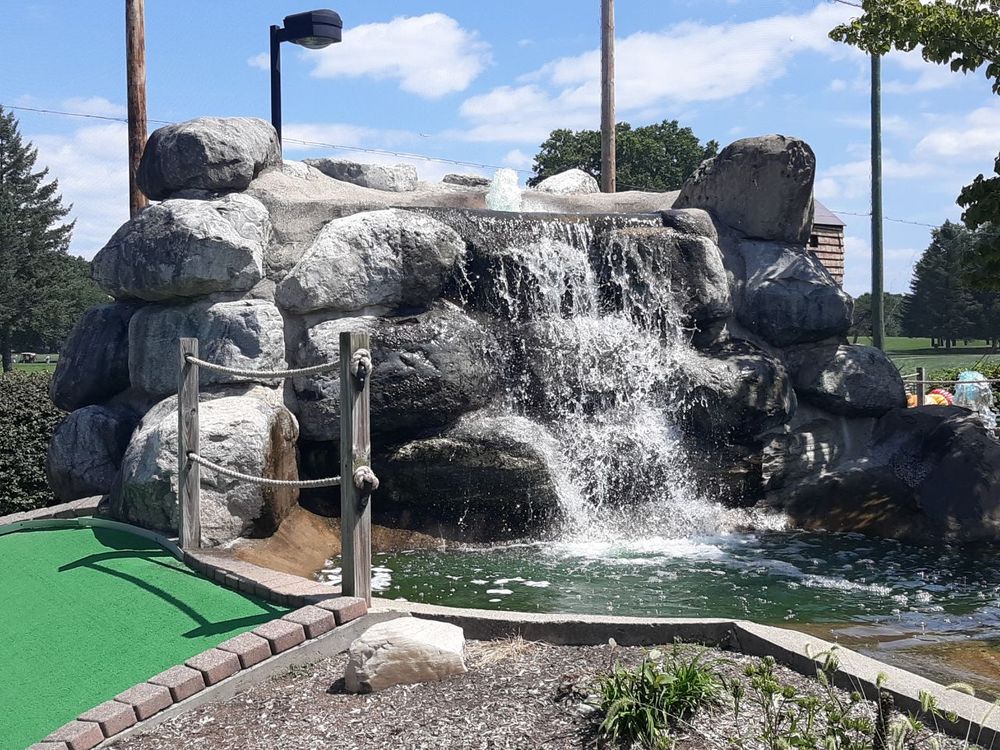 Minigolf water feature with a mini waterfall.