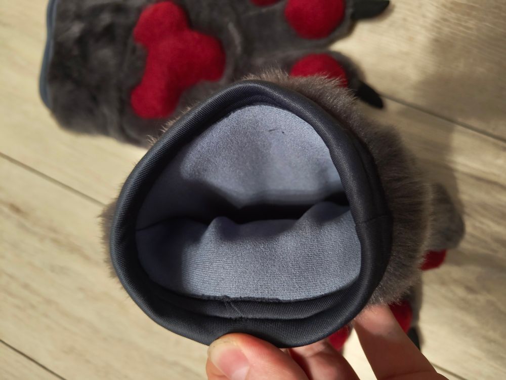 Lining inside a handpaw.