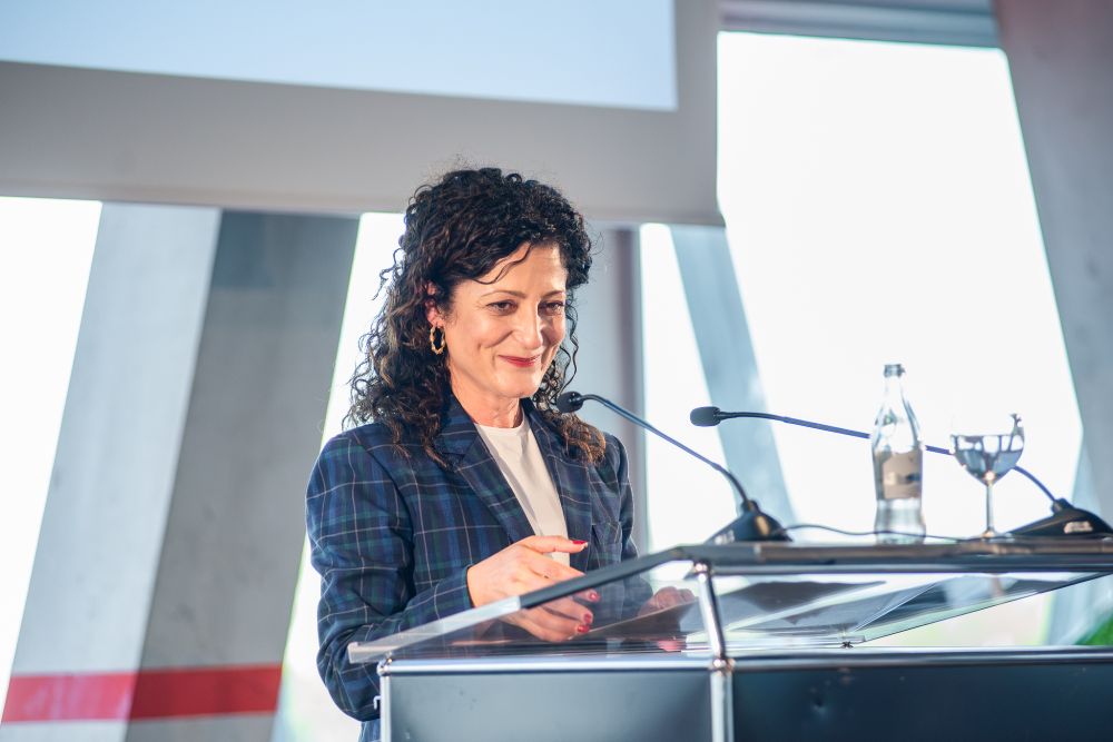 Senatorin  für Arbeit, Soziales, Gleichstellung, Integration, Vielfalt und Antidiskriminierung Cansel Kiziltepe hält ein Grußwort bei der Feier anlässlich des 5-jährigen Jubiläums des Berliner Landesantidiskriminierungsgesetzes.

Foto: Anke Peters
