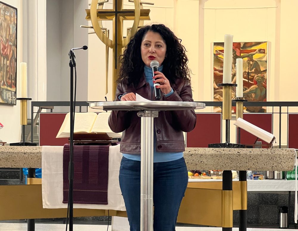 Senatorin für Arbeit, Soziales, Gleichstellung, Integration, Vielfalt und Antidiskriminierung Cansel Kiziltepe spricht bei der Abschlußveranstaltung der Berliner Kältehilfe in St. Thomas-Kirche. 