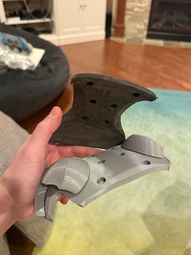 Showing magnets between the head parts