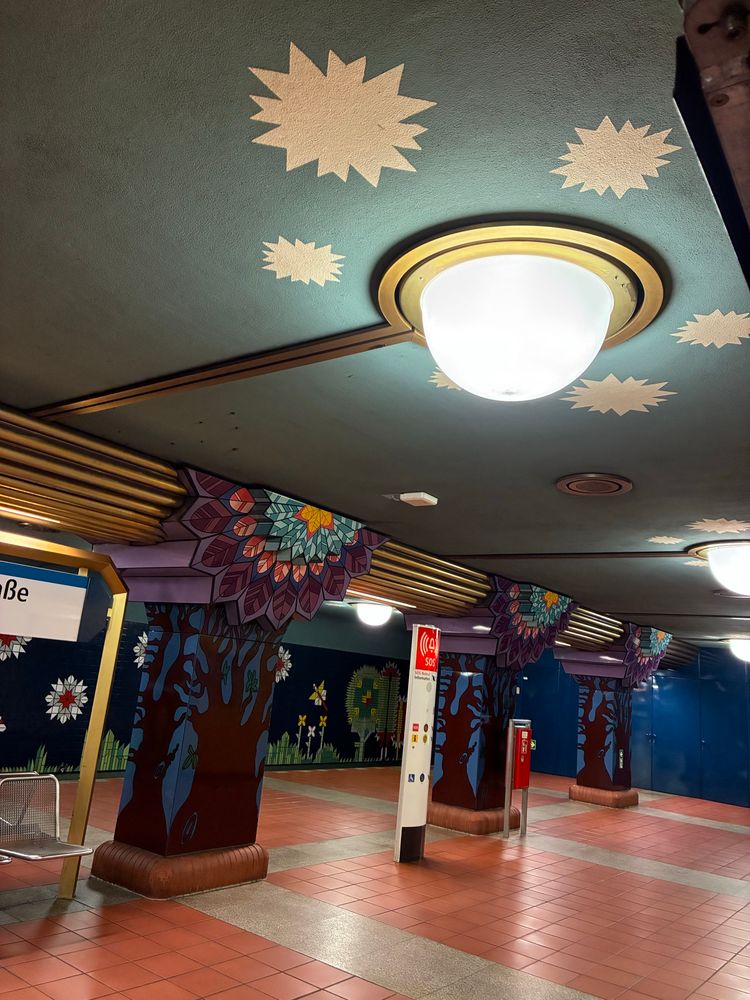 Paul-Stern-Straße Station with a psychedelic design