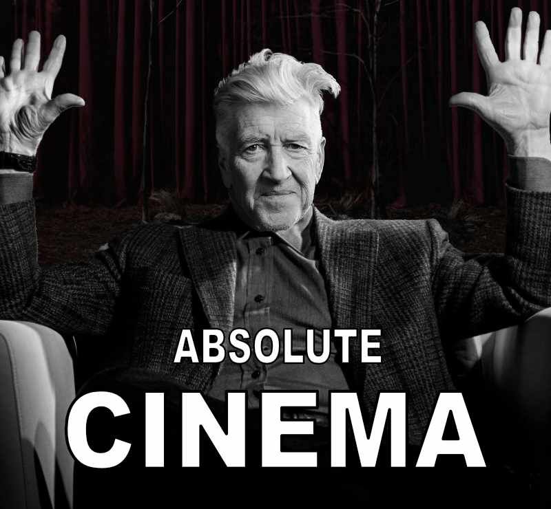 Le meme "ABSOLUTE CINEMA" mais à la place de Scorsese c’est David Lynch en noir et blanc qui est assis dans un fauteuil et qui lève les mains. Derrière lui on voit en désaturré un rideau rouge dans une forêt.