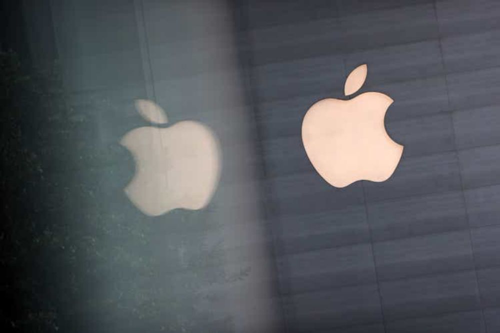 U.S. labor board accuses Apple of illegal workplace rules - report (NASDAQ:AAPL)