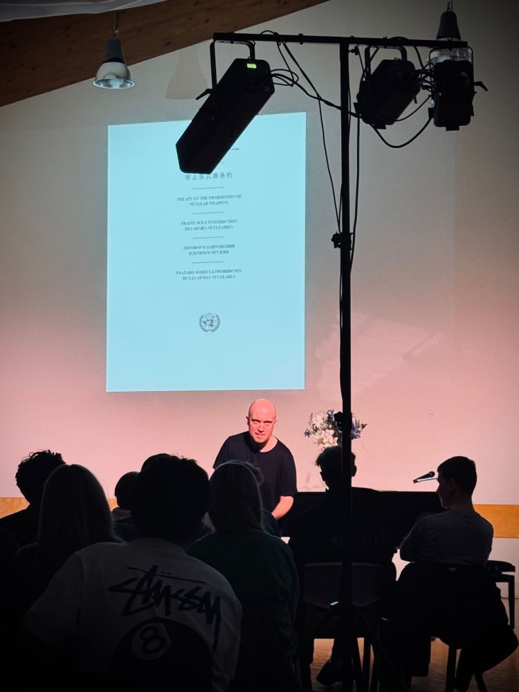 Chris Thorpe talking to a silhouetted audience member 