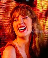 Taylor swift smiles over her right shoulder at the crowd after Champagne Problems 