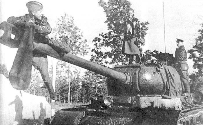 Boyko and her IS-2 tank