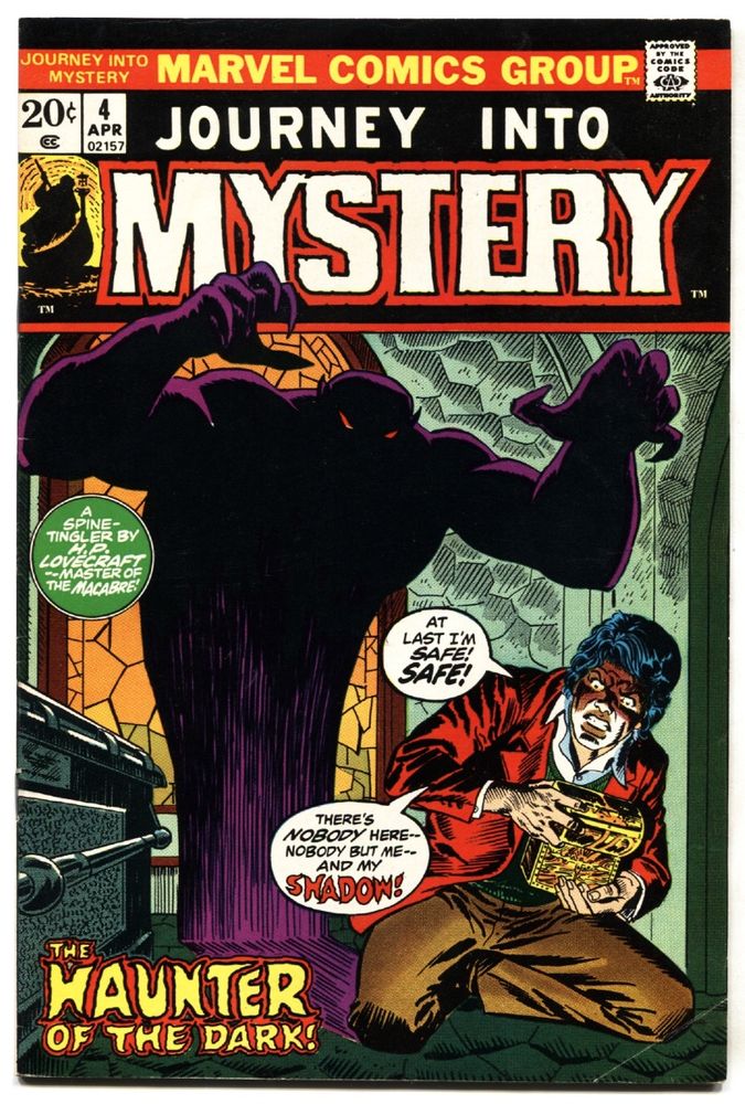 – Journey Into Mystery #4
Couverture d’une BD Marvel montrant un homme terrifié découvrant un monstre géant, avec la mention : « The Haunter of the Dark! » d’après H.P. Lovecraft.