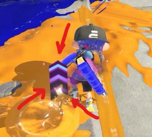 A zoomed in screenshot of Splatoon with three red arrows pointing at the cooler marker thingy