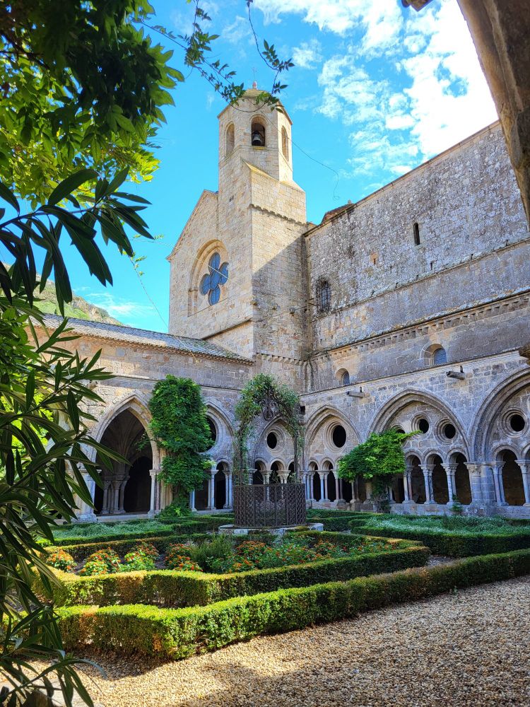 #Abbaye #Fontfroide #Narbonne #Aude #Occitanie #France #Tourisme