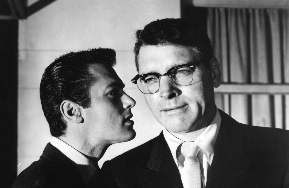Tony Curtis whispers into Burt Lancaster's ear in Sweet Smell of Success (1957)