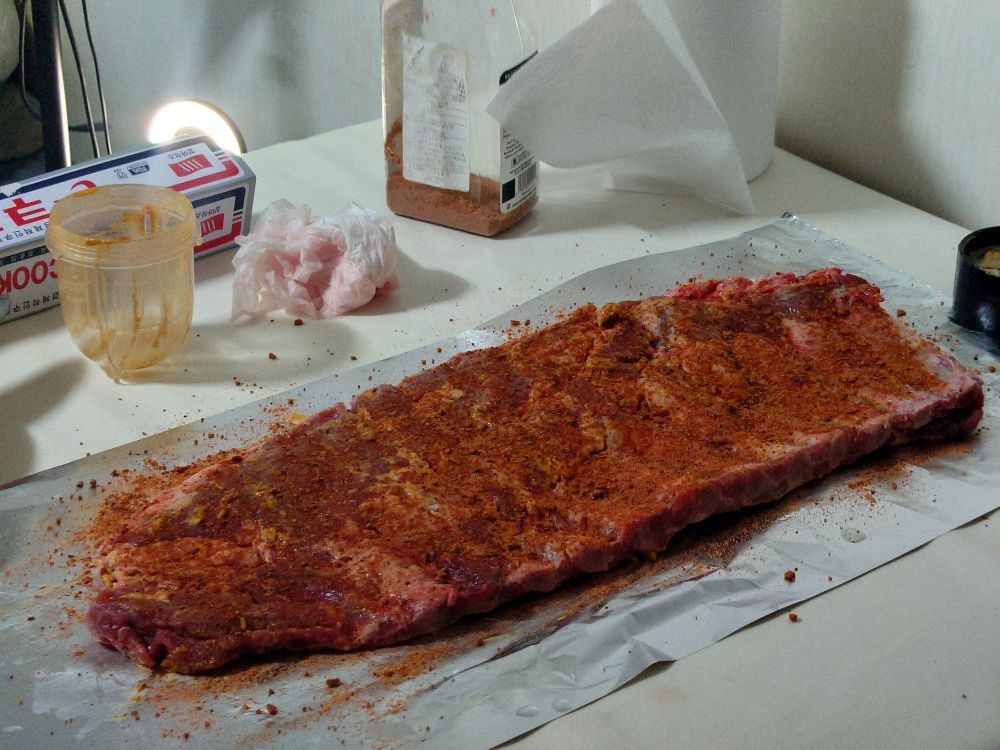 럽(가루양념)이 뿌려진 돼지통갈비(스페어립) 사진