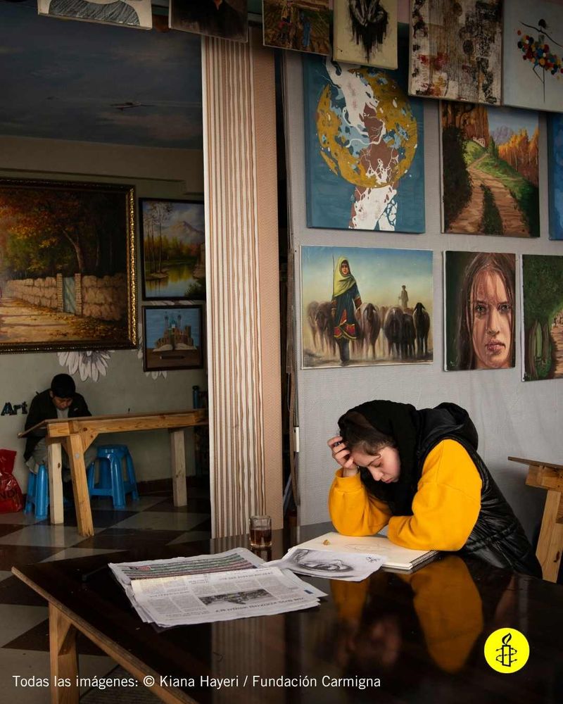 Mujer estudiando