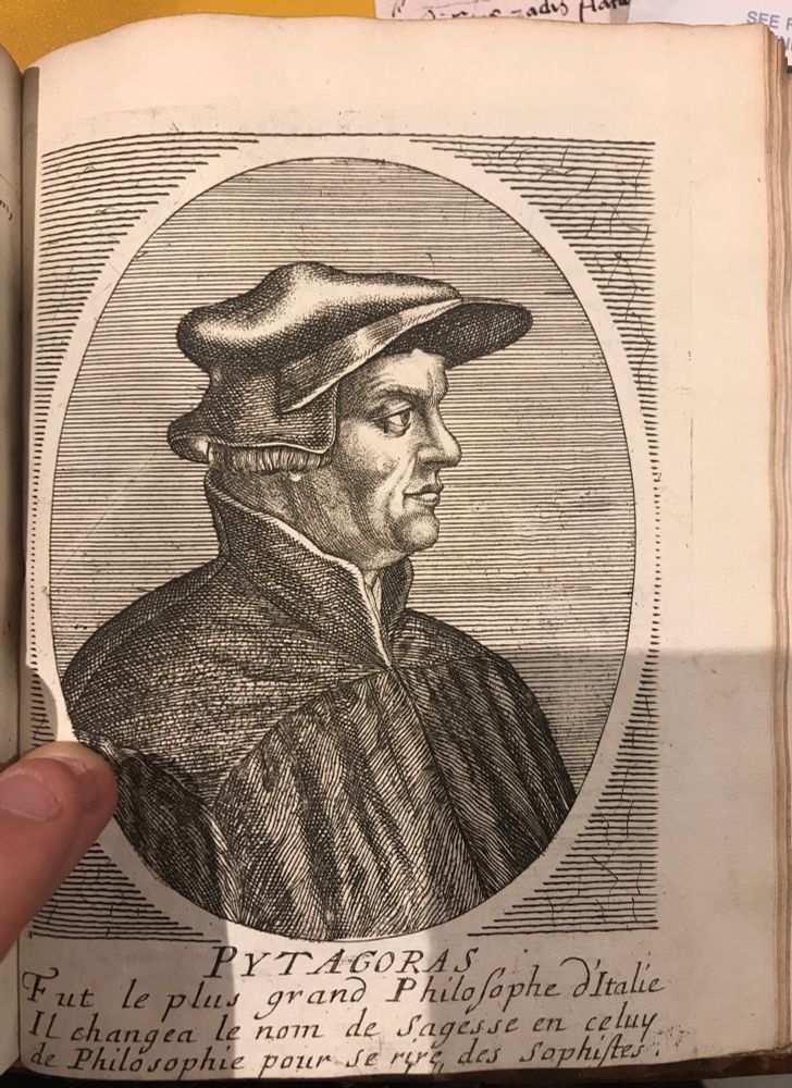 Intaglio print showing the philosopher in profile within an oval, clean-shaven wearing an early modern hat and gown, with the inscription below, “PYTAGORAS, Fut le plus grand Ohilosophe d’Italie. Il changea le nom de Sagesse en celuy de Philosophie pour se rire des Sophistes”. Name of printer cut off but three upstrokes (and other prints in the volume) indicate it’s Jollain (family firm of Paris).