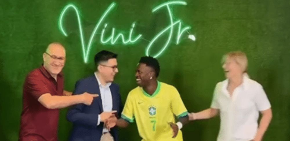 Vini Jr. terá estátua de cera e surpreende fãs em museu nos EUA; assista