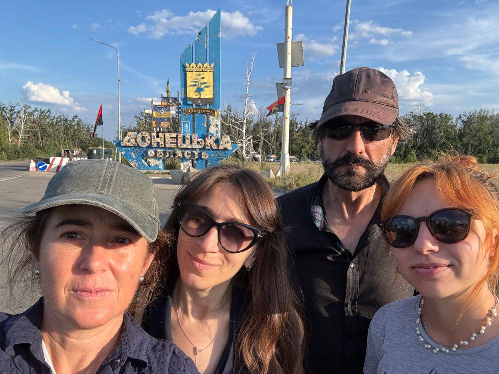 Un equipo entrañable para un proyecto documental que sufrimos como disfrutamos. Gracias an Inna, Ricardo y zoriana. Cientos de kilómetros y horas de rodaje juntos. 