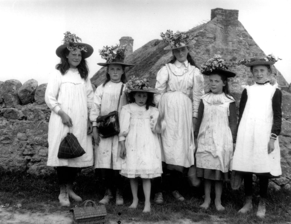May Queens, Irish Folklife Division