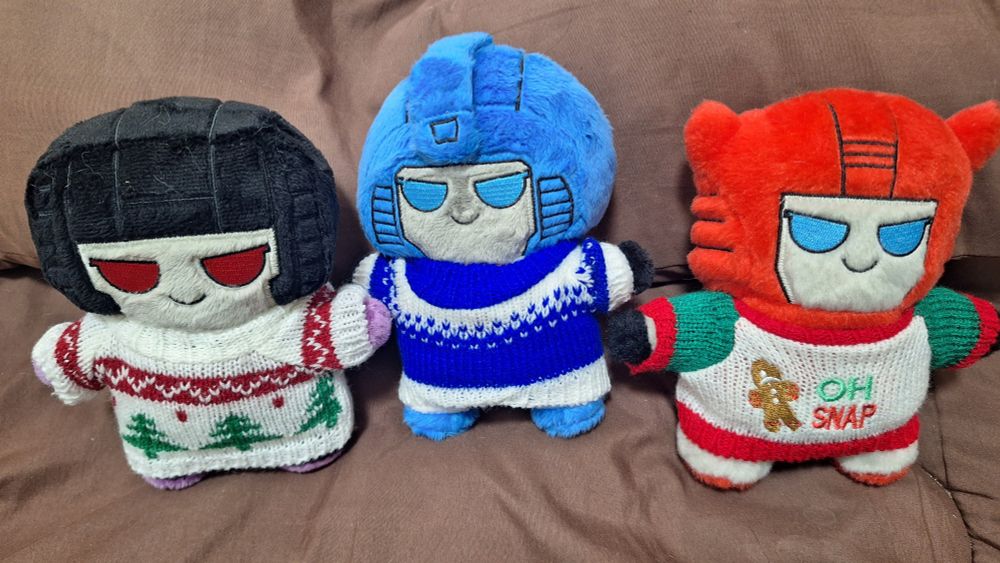 ダサいセーターを着るもちぼっつのクリフ、リジェ、スカイワープの写真