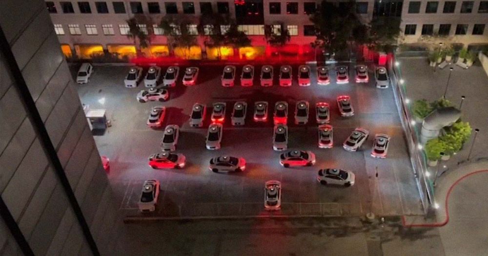 Confused Robotaxis Gather in Droves to Honk at Each Other All Night