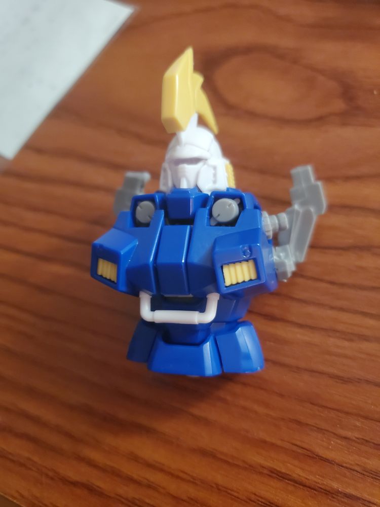 Master grade 1/100th scale mech suit Tallgeese 2, head and body assembled